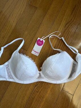 NWT Freya 30E (US 30DDD) Padded Plunge Bra - white
